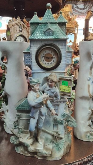 Порцеланов часовник с 2 вази - комплект