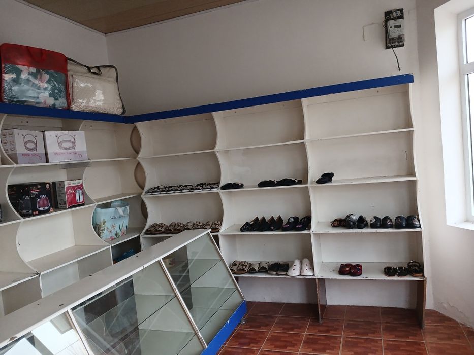 Prilafka vitrina polka