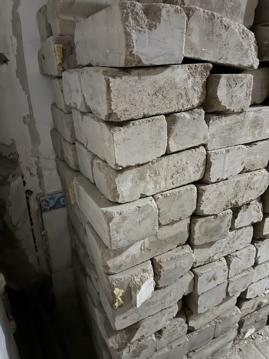 Силикатные кирпичи.