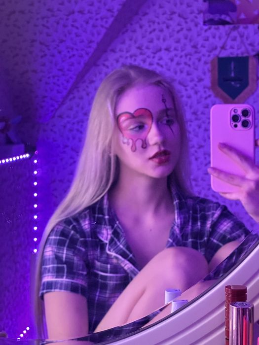 Рисую гримом на лице