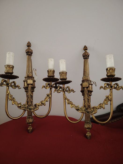 Superbă pereche de aplice în stilul francez Empire ,piese cu o lucrătu