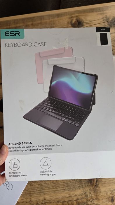 Tastatură cu husă ESR Ascend Keyboard Case pentru iPad – NOUĂ