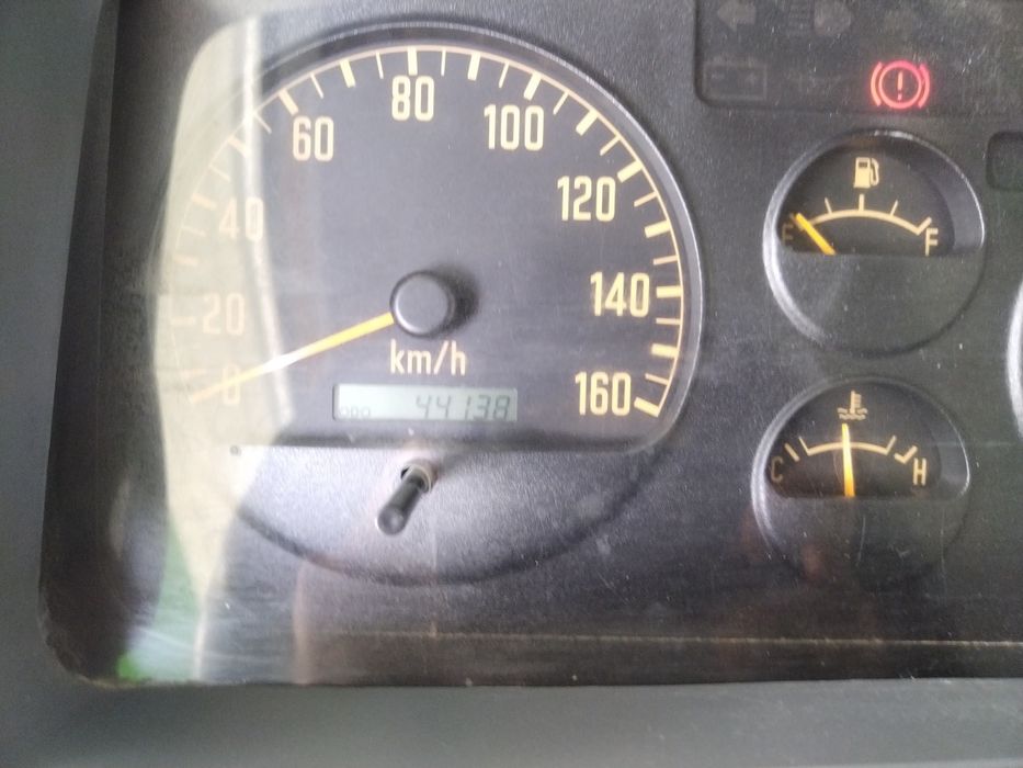 Isuzu 5 tonnalik refrijator  holati idial gaz metan 2 ta 150 talik