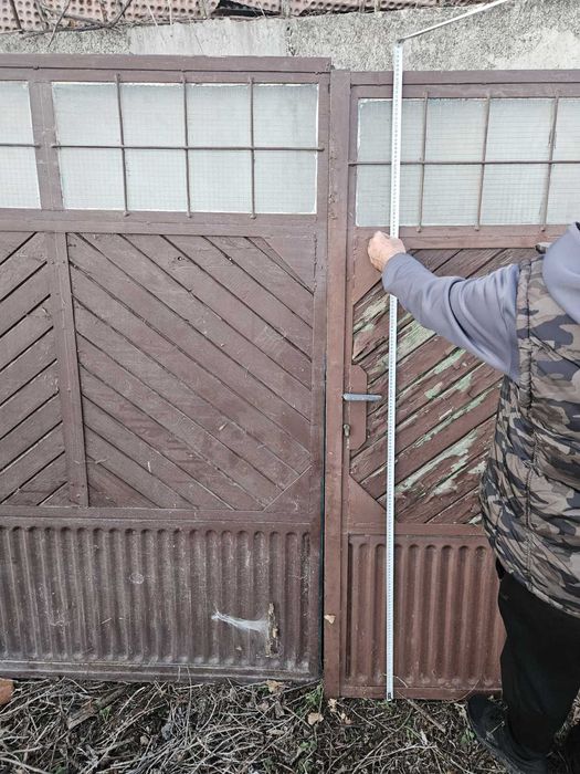 Гаражни  дворни  врати