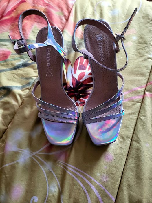 Сандалите са чисто нови!Пробвани веднъж