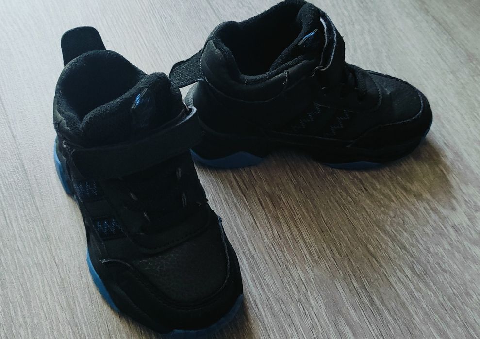 Два чифта зимни обувки за момче