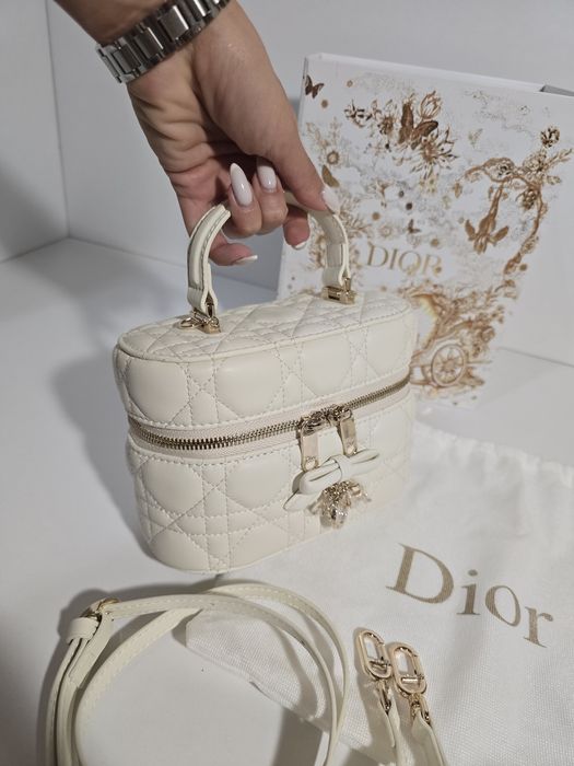 Налична чанта Dior Dioramour лате