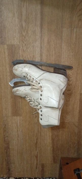 Продам коньки три вида