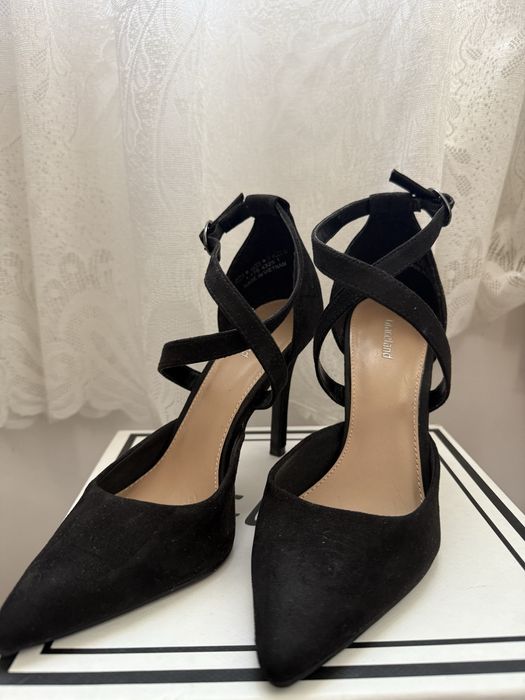 Обувки на ток / Graceland