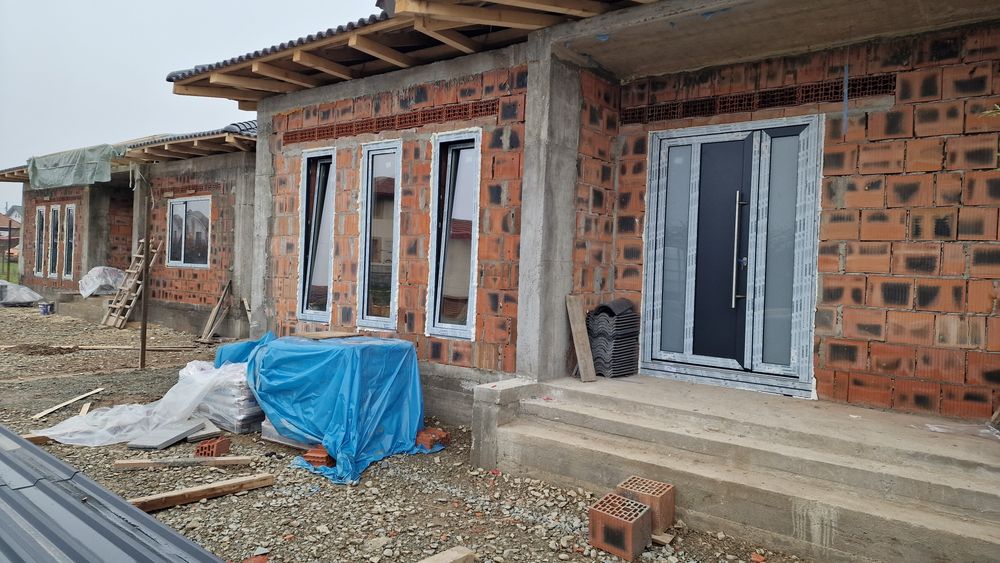 Case Noi in stil Mediteranean Cartier Privat langa Coloana Infinitului