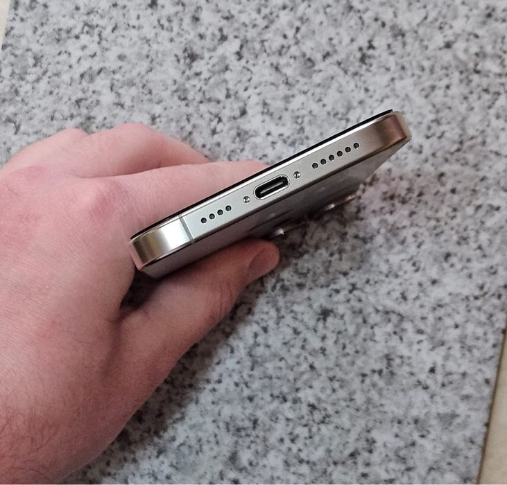 iPhone 15 Pro 94% baterie