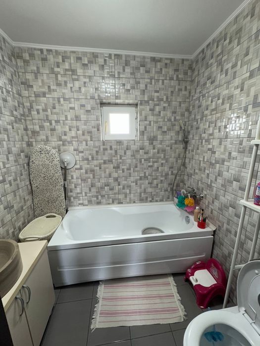 Casa la sol 3 camere Valu lui Traian - partea dreapta