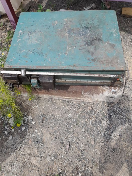 Продаю весы напольный  .