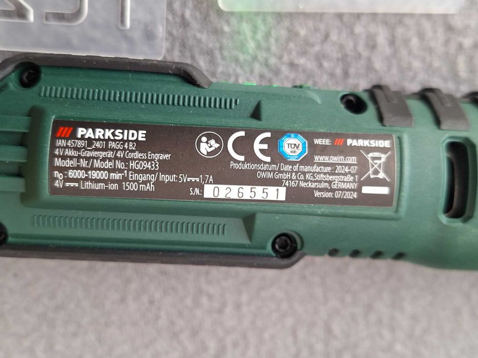 Aparat de gravură Parkside (model PAGG 4 B2), pe acumulator, destinată gravării pe  materiale precum metal, piatră, ceramică, plastic, sticlă și lemn