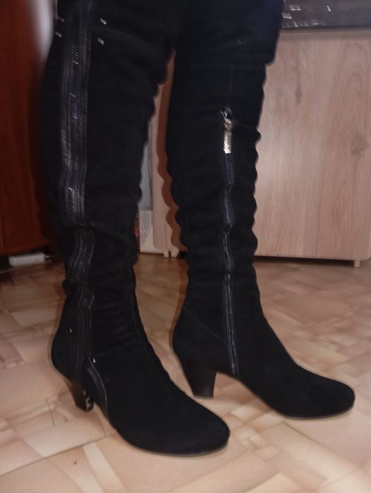 Продаю ботфорты женские