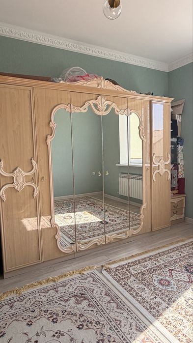Спальный шкаф и комот