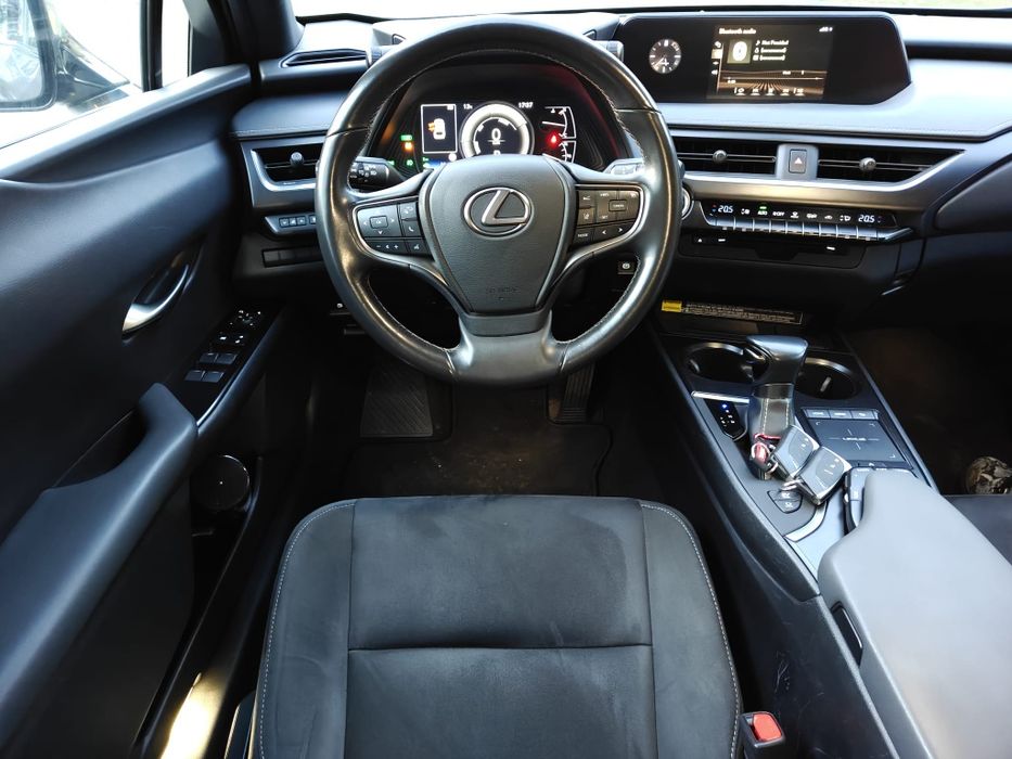 Lexus UX 250h 2020 E6/ 2,0 Hybrid 184 Cp/Automată/4×4/Impecabil