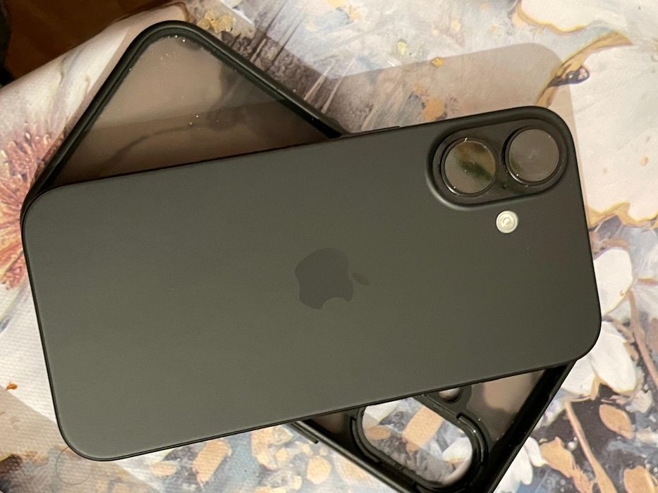 Продается iPhone 16 в хорошем состоянии.