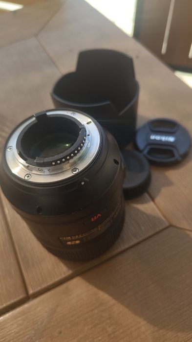 Nikkor 105mm F2.8 Macro foarte întreținut.