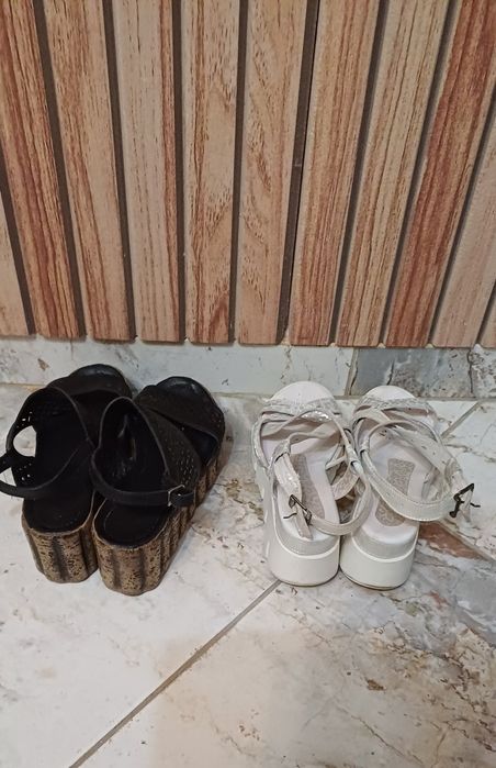 Два чифта сандали естествена кожа номер 36