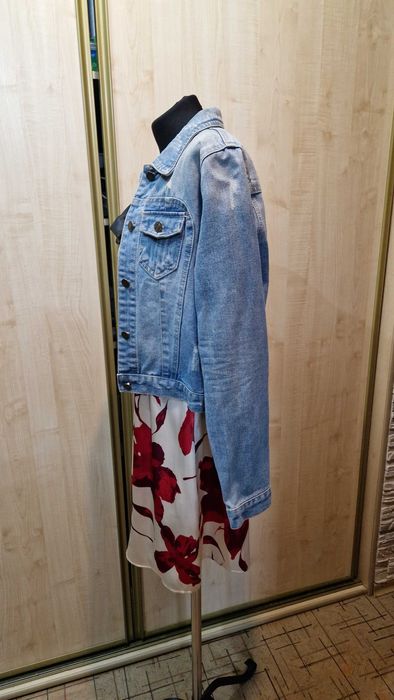 Продам отличную джинсовую курточку