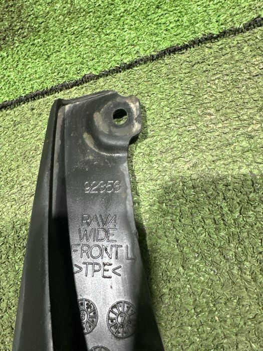 Бризгавик Toyota RAV4