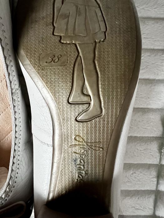 Pantofi din piele naturală de la Hispanitas