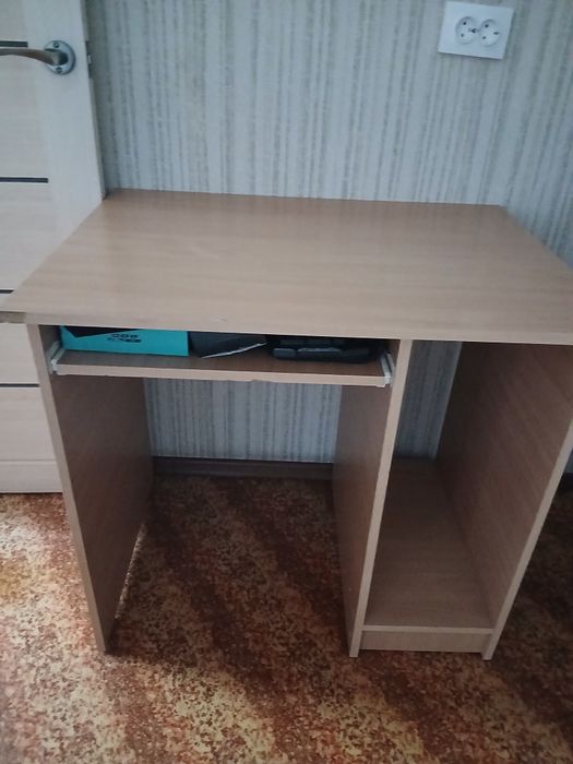 Продаю компьютерный стол