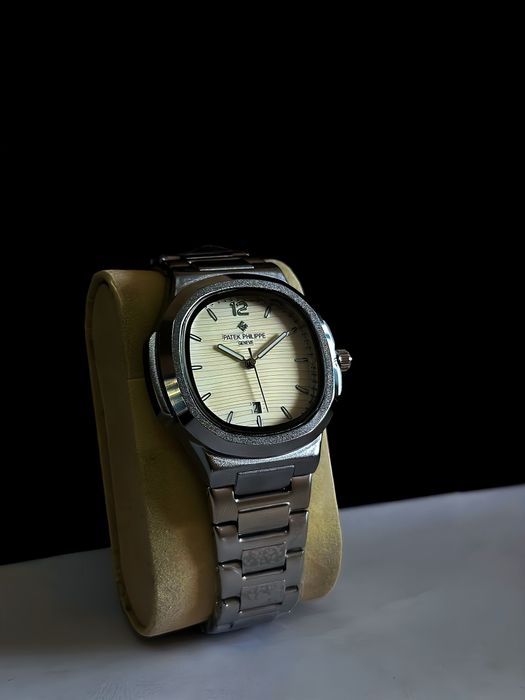 Новые кварцовые часы