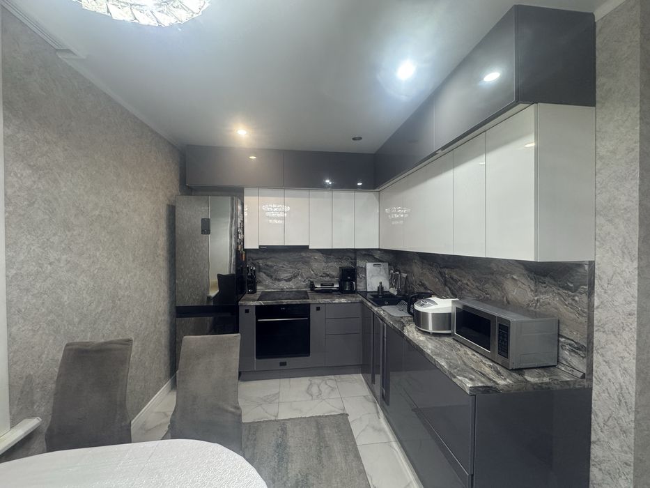 Продам 3 комн квартиру в Центре