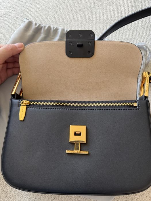 Сумка charles & keith