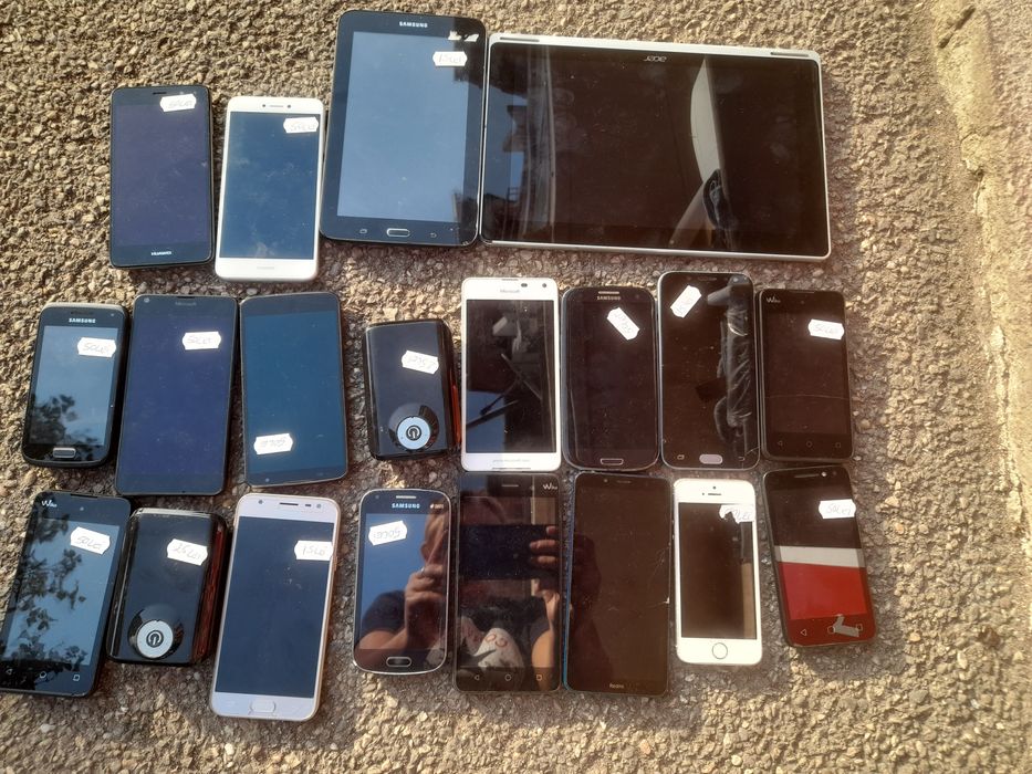 Lot de telefoane, tablete ,baterii externe, casti etc peste 100 de buc.toate la 4500 lei.