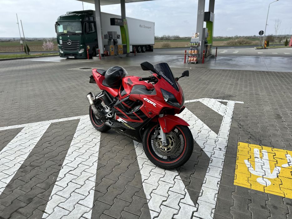 Vand motocicleta Honda CBR F4i model 2000