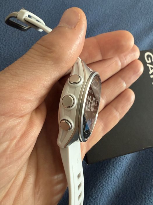 Garmin Fenix 8 AMOLED 43mm - impecabil, cutie + curea extra