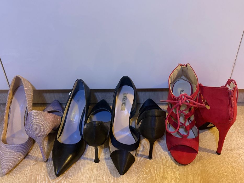 Pantofi stiletto eleganți