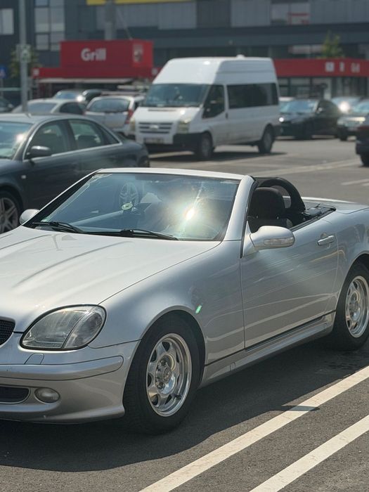 Mercedes-Benz SLK Adusă pe roți din Germania