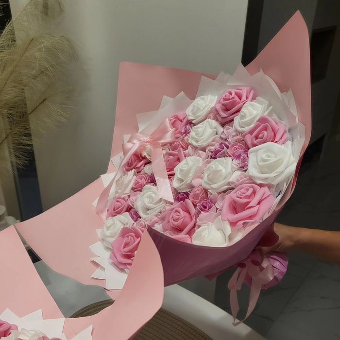 Букет  вечни рози  8 март бебе памперси бонбони персонализиран 101