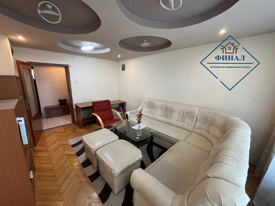 Продава се тристаен апартамент в кв. Тракия