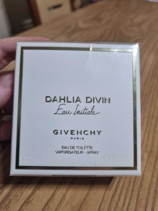 Givenchy Dahlia Divin Eau Initiale