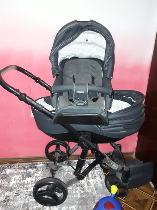 Коляска бустер дождевик на комарникрник и многое в комплекте  Новый  П