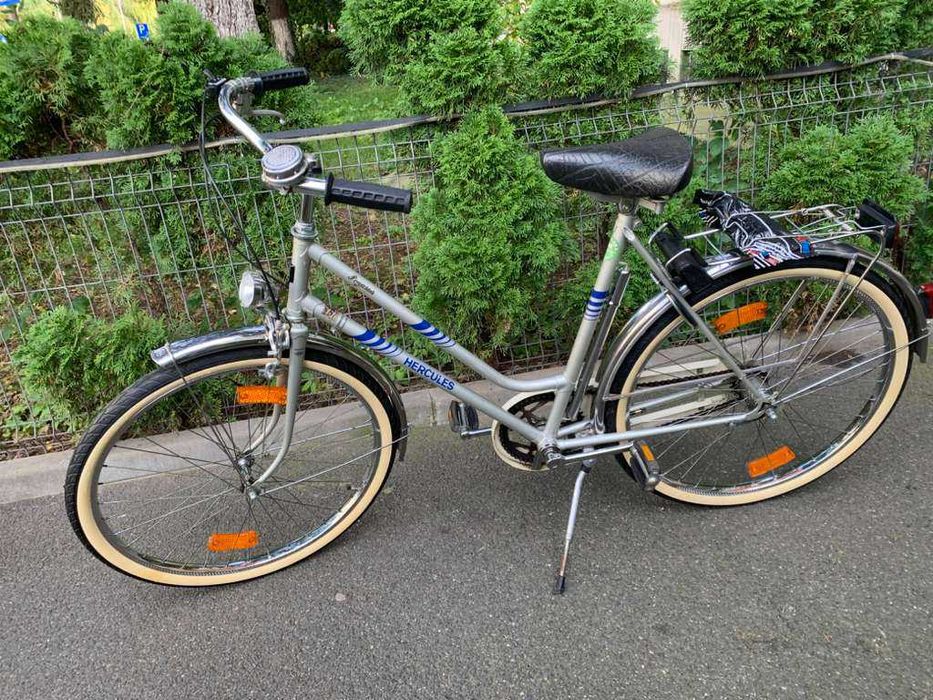 2 biciclete Hercules si un portbagaj pentru transport pe masina