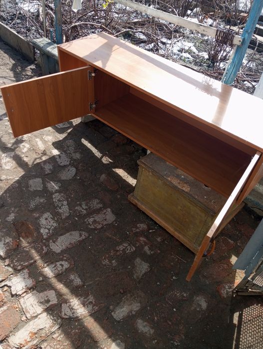 Продам тумбочку 1,5 на 0,50 м