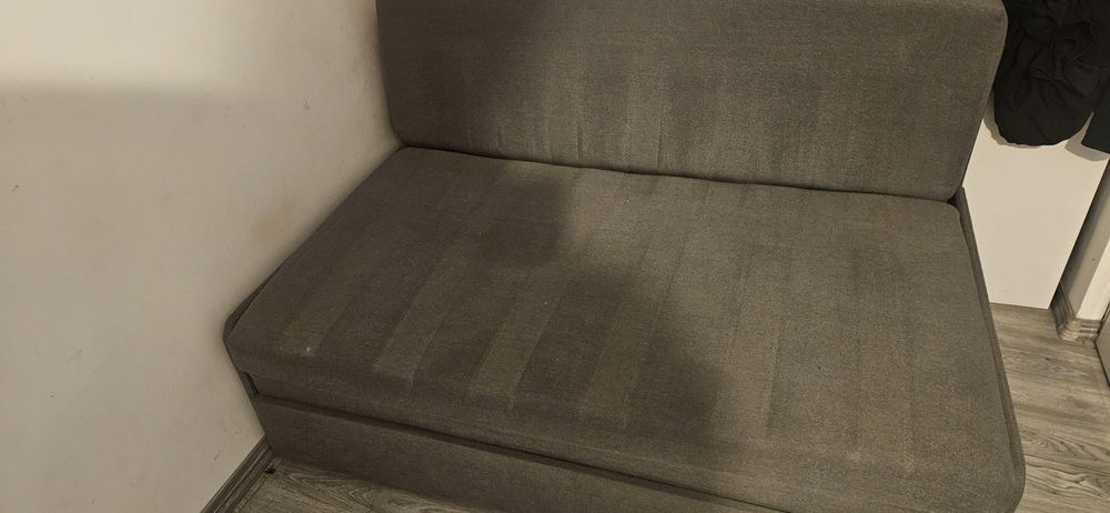 Canapea extensibila impecabila vând schimb