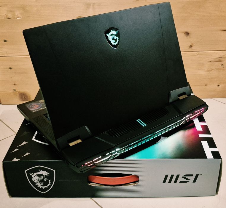 Laptop Gaming MSI Titan i9 13980HX RTX 4090 17.3" 4K 144Hz