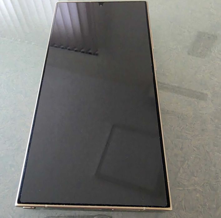 ПРОДАВАМ Galaxy S24 Ultra 512GB+12GB RAM златен