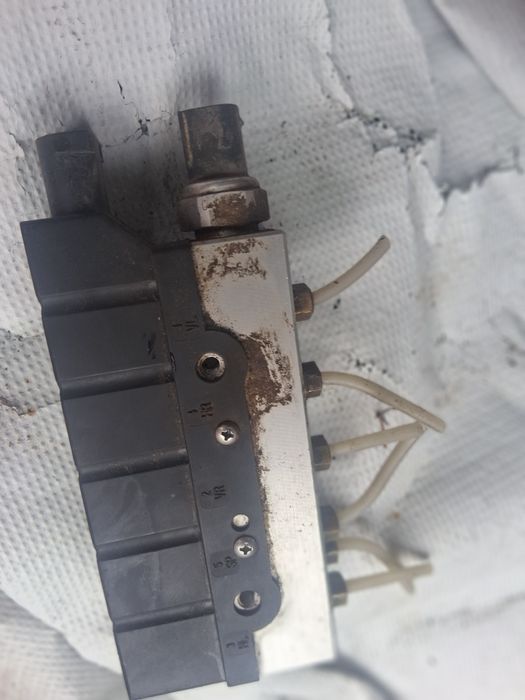 Компресор  въздушно окачване mercedes w220 s class