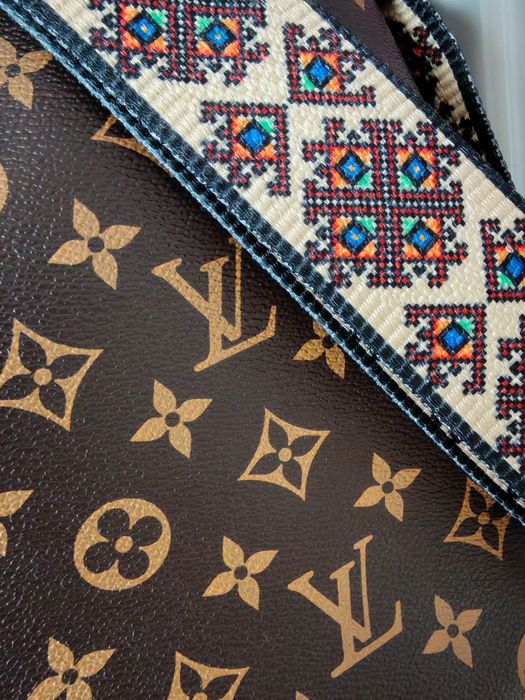 Geanta LV cu banduliera deosebita