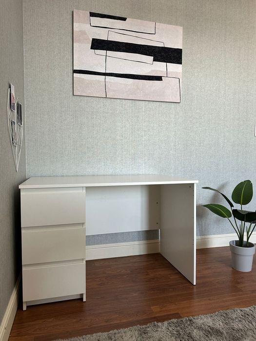 Спальная комнатная мебель