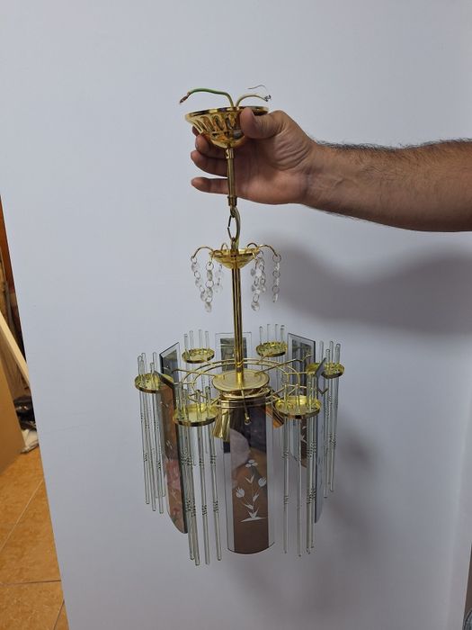 Lustra moderna cu elemente de cristal