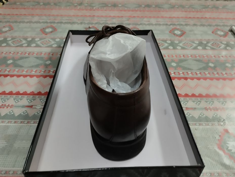 продам мужские туфли новые.